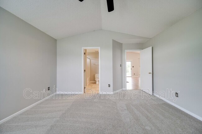 Building Photo - 120 Lantana Dr