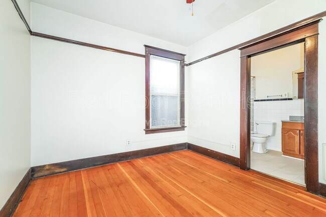 Building Photo - 1319 S 6th Ave