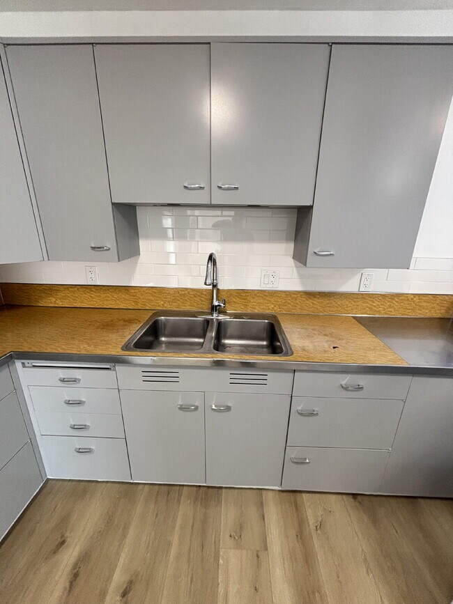 Building Photo - "Cozy Elegance Awaits: 3-Bed, 2-Bath Gem w...