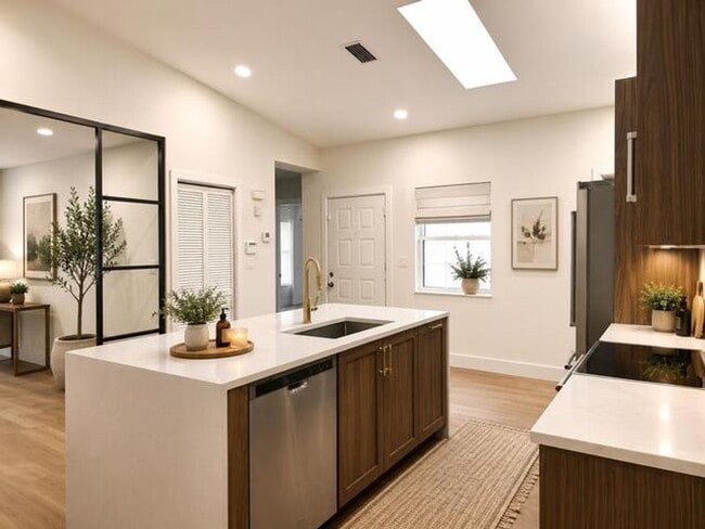 Building Photo - 6410 Royal Manor Cir