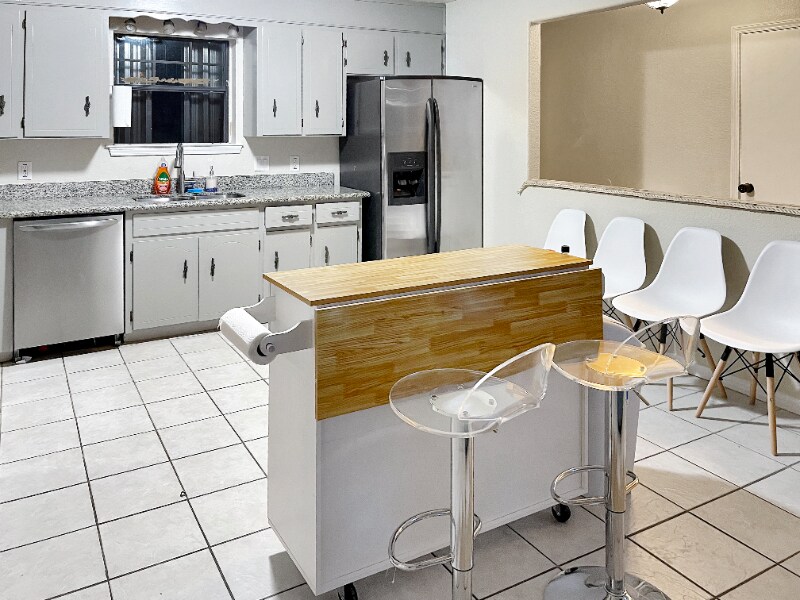 Building Photo - 10785 Silver Creek Dr