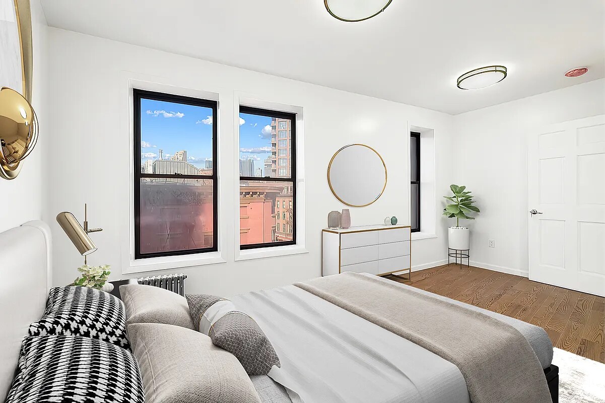 Building Photo - 527 W 45th St