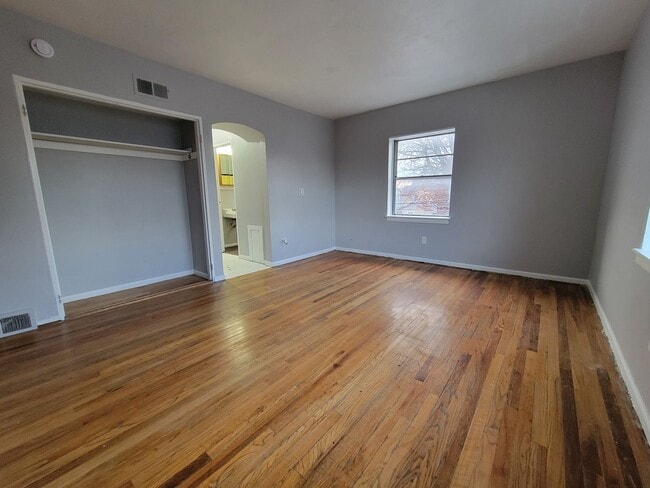 Building Photo - 1 bed apartment