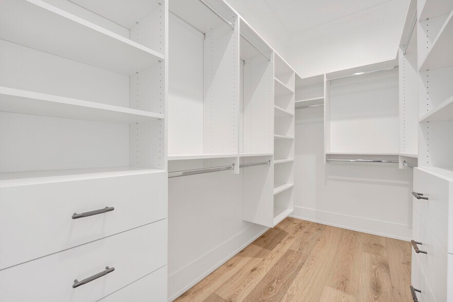 Building Photo - 4918 N Lincoln Ave