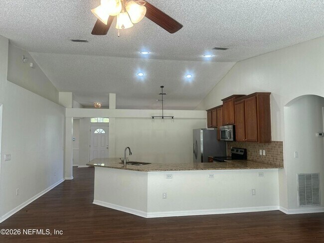 Building Photo - 13735 Devan Lee Dr E