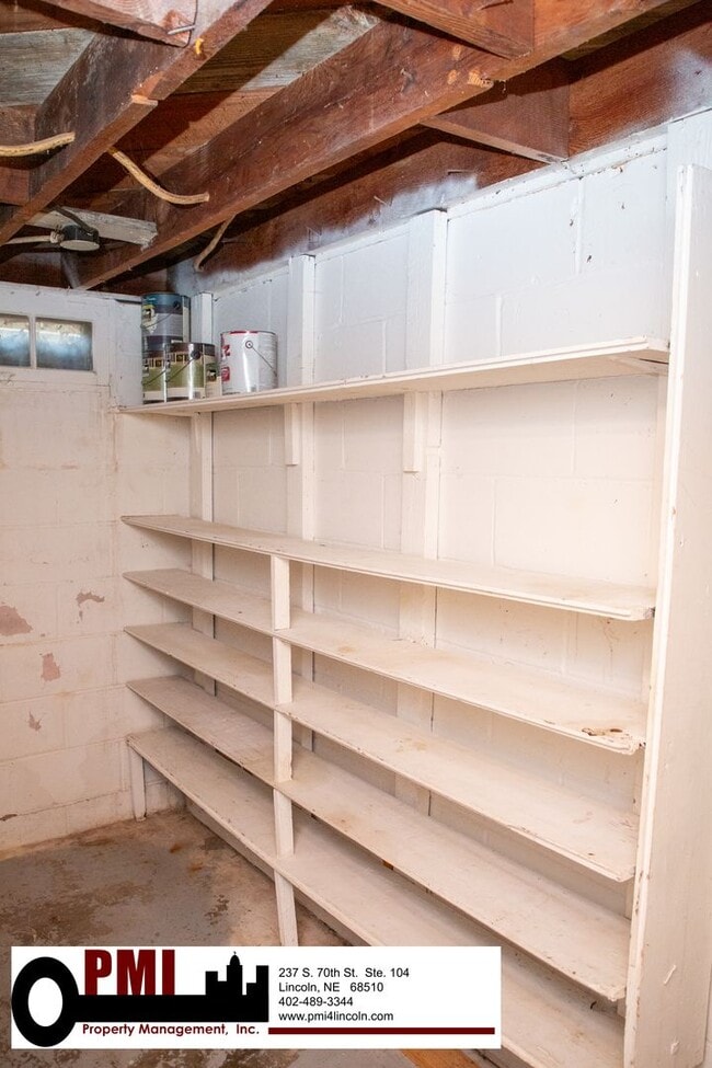 Building Photo - 1 Bedroom, 1.5 Bathroom, House For Rent Av...