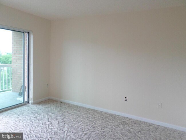 Building Photo - 3101 N Hampton Dr
