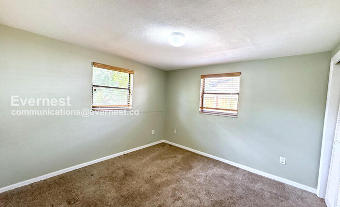 Building Photo - 3509 Kingsbury Dr