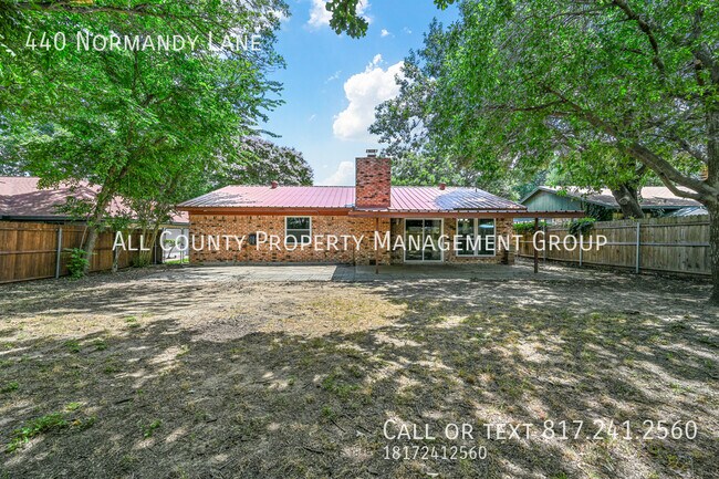 Building Photo - 440 Normandy Ln