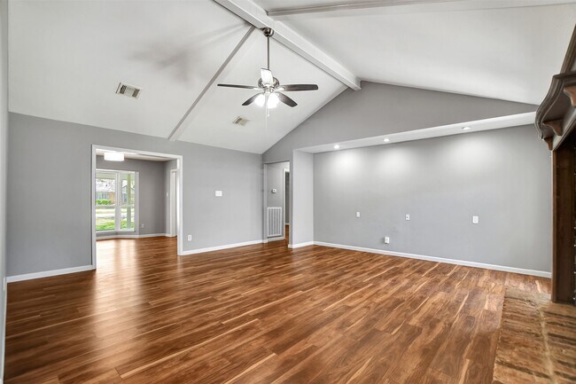 Building Photo - 25802 Maplewood Dr