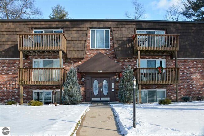 Building Photo - 227 Fair St