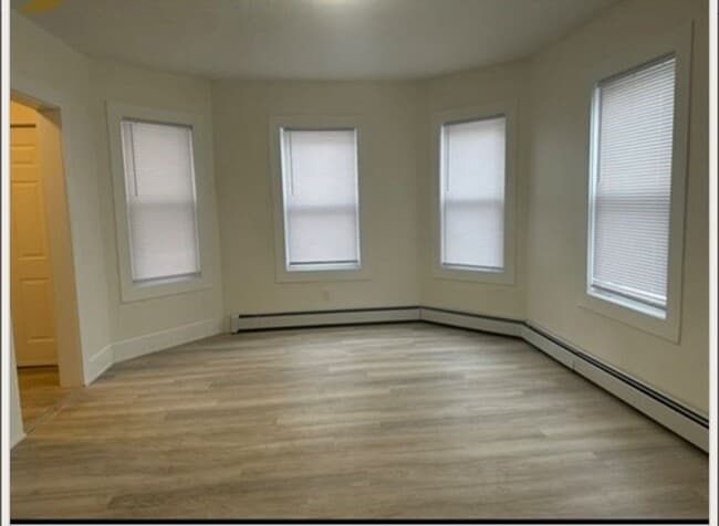 Building Photo - 11 High St