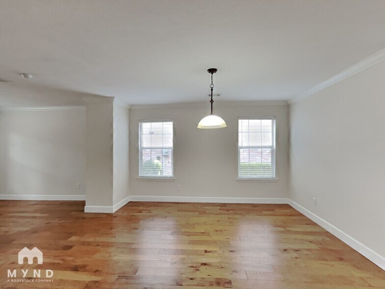 Building Photo - 9316 Bedford Ln