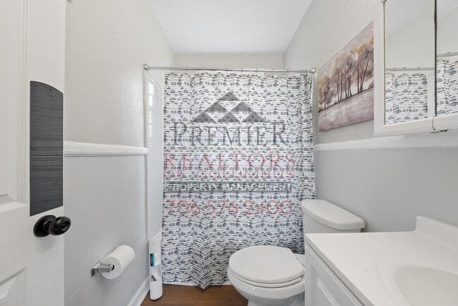 Building Photo - 3322 10th St