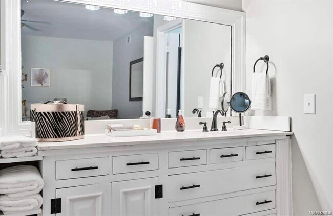 Building Photo - 2988 Old Farm Rd