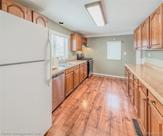 Building Photo - 49 Hovey St