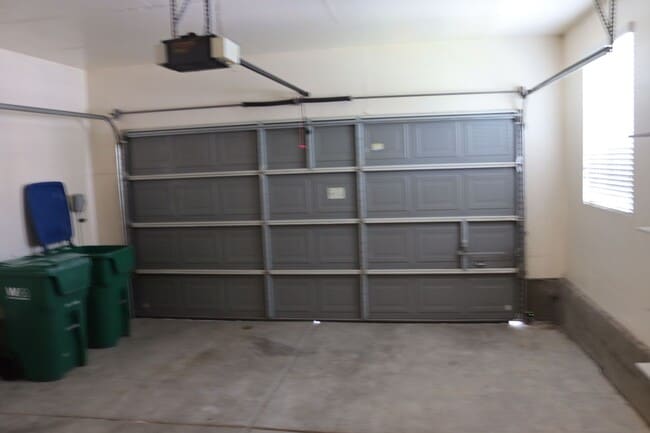 Building Photo - 3 Bedroom 2 Bathroom 1616 sq Ft in Wingfie...