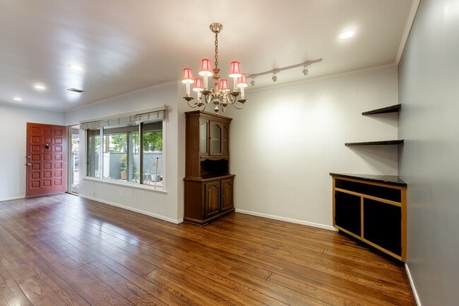 Building Photo - Spacious 5-Bedroom, 3-Bath Home with Pool ...