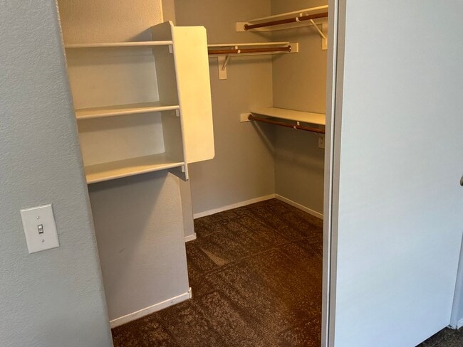 Building Photo - 3 Bedrooms 2.5 Bathrooms 2 car attached garage Gated Subdivision