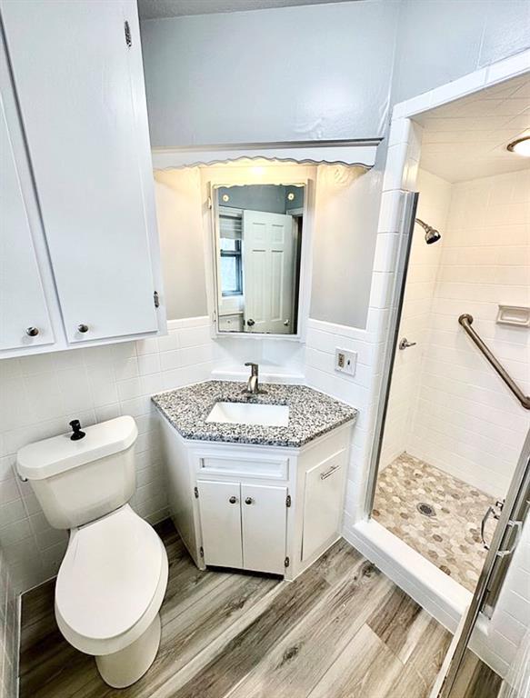 Building Photo - 3215 Oakwood Dr