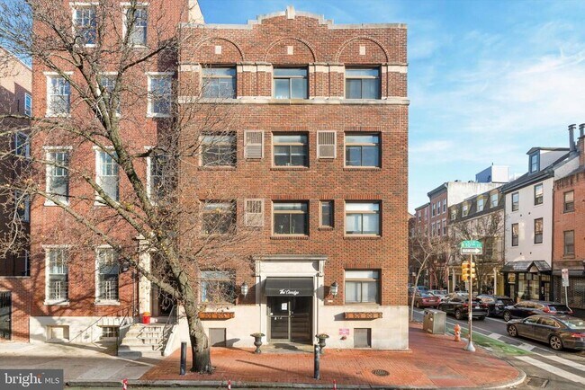 Building Photo - 319 S 10th St