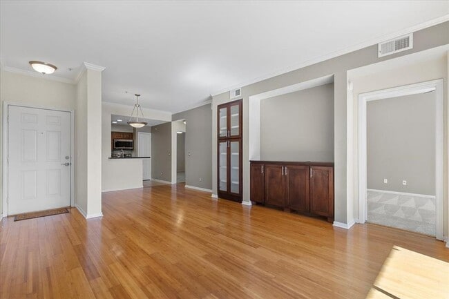 Building Photo - 6000 Shepherd Mountain Cove