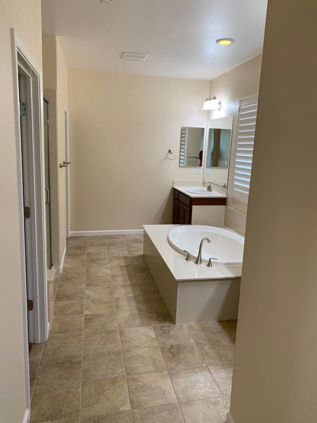 Building Photo - Beautiful 5 Bedroom, 3.5 Bath Mountain House Home W/ Office