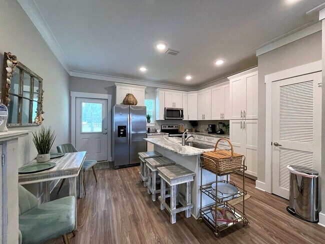 Rental NOT Furnished. Previous Occupant's Furnishings. - 44 N Sand Palm Rd