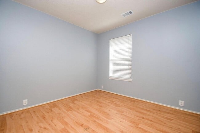 Building Photo - 6003 Baldwin Elm St