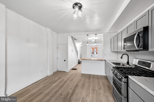 Building Photo - 1605 Darley Ave