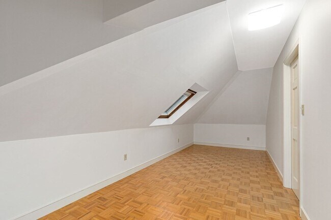 Building Photo - 1 Sutton Pl