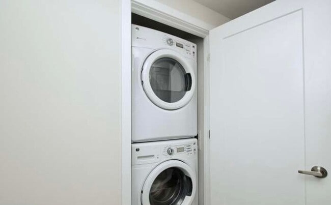Building Photo - 2 Bedroom 2 Bathroom Modern Condo at The Lexicon, NoMa Neighborhood, Modern Appliances, Covered P...