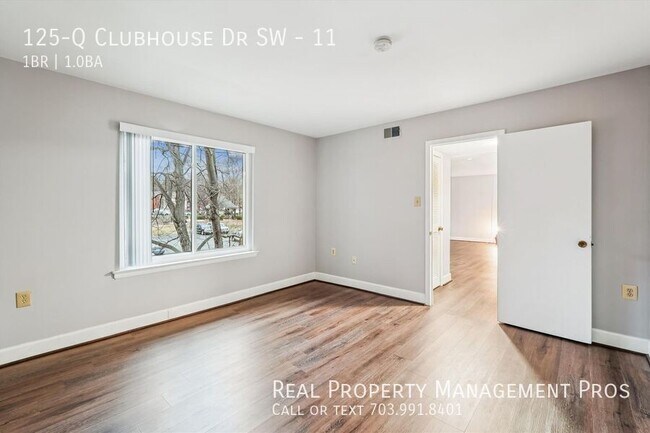 Building Photo - 125 Clubhouse Dr SW