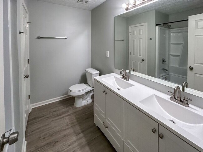 Building Photo - 242 Bridgeport Ln