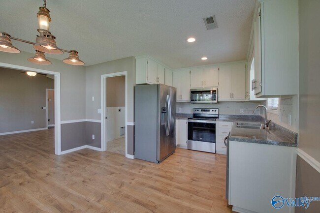 Building Photo - 115 Raptor Ct