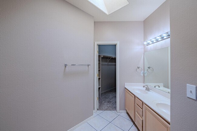 Building Photo - 1124 Calle Corvo NE