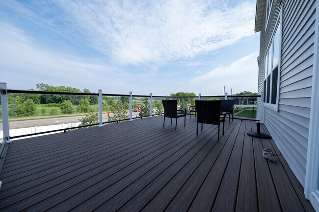 Building Photo - 5595 Queensland Ln N