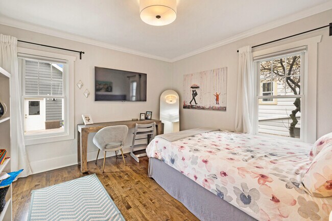 Building Photo - 4445 N Frederick Ave