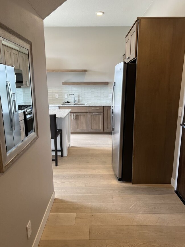 Building Photo - Gorgeous 2 Bedroom Penthouse