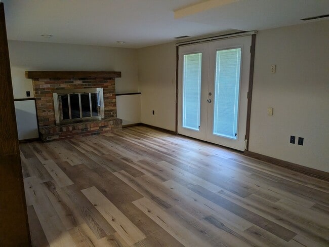 Building Photo - 2513 Lilac Dr
