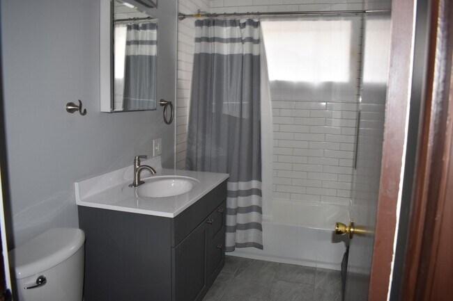 Building Photo - 8435 S 81st Ave