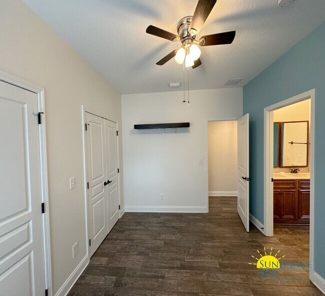 Building Photo - Prime Location: 4 Bedroom Home in Elliot Point Neighborhood, Fort Walton Beach!