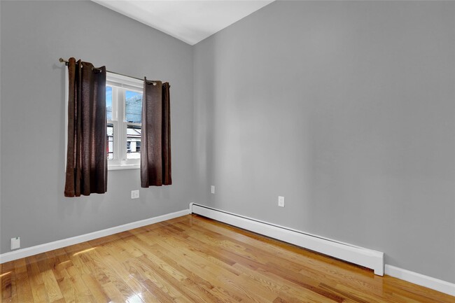 Building Photo - 712 Snediker Ave