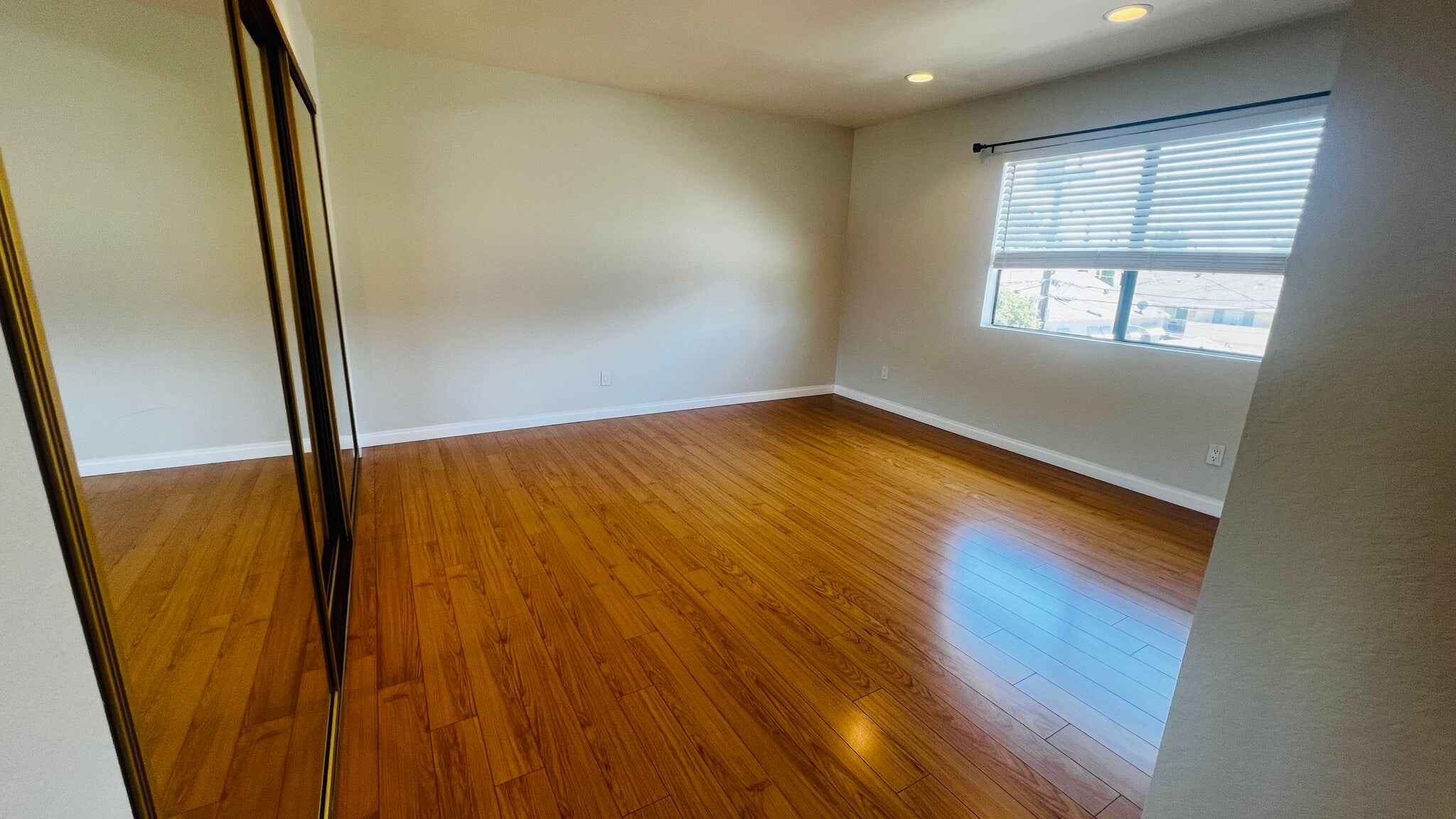 Main Bedroom - 336 N Louise St