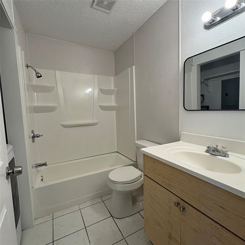Building Photo - 5913 Lake Hubbard Pkwy