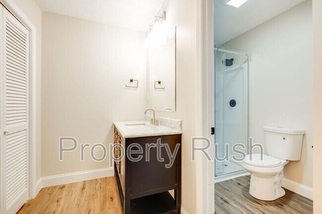Building Photo - 2323 Green Forest Dr