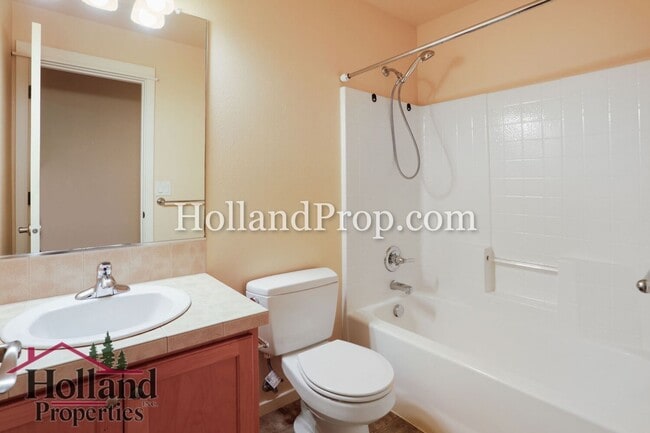 Building Photo - Excellent Condition Hillsboro Home In Great Location!