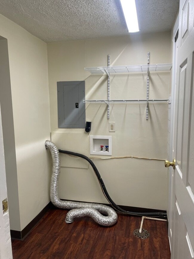 Building Photo - 1144 Prince Dr