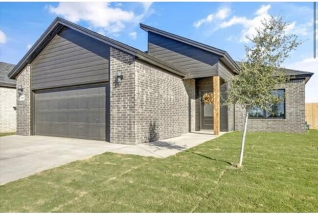 Building Photo - Modern home