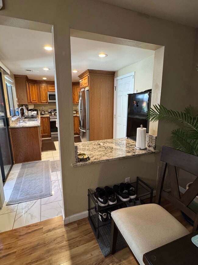 Building Photo - 295 Pimlico Dr